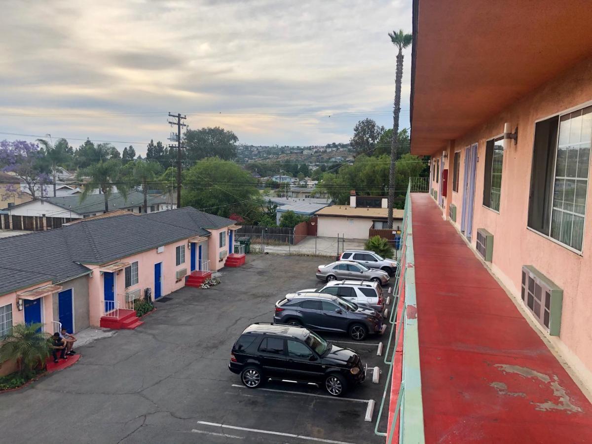 La Petite Rouge Motel San Diego Exterior photo