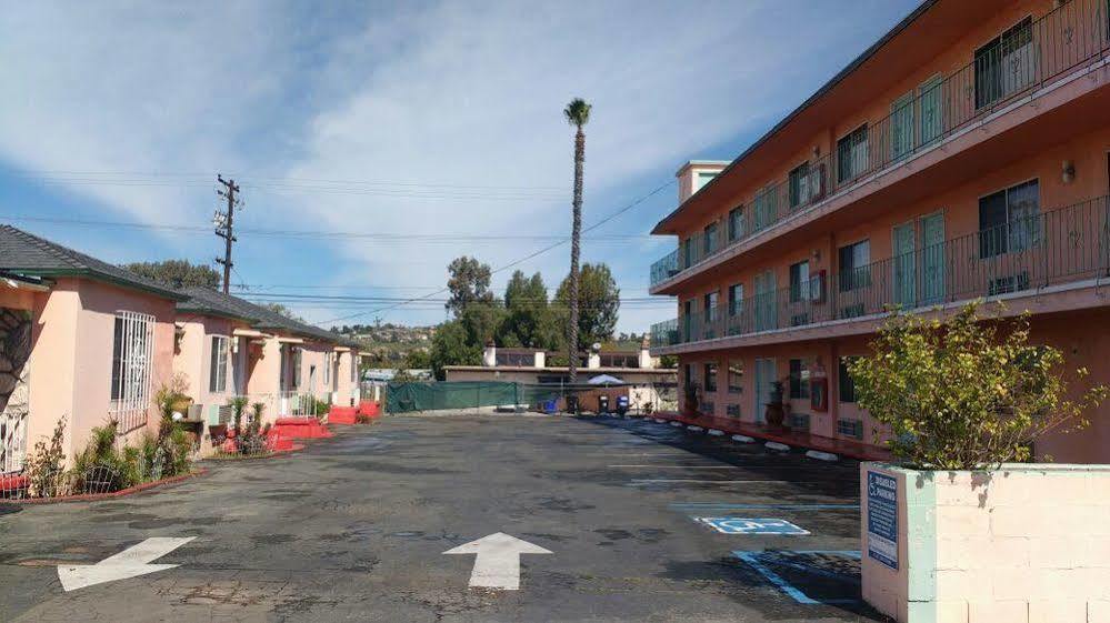 La Petite Rouge Motel San Diego Exterior photo