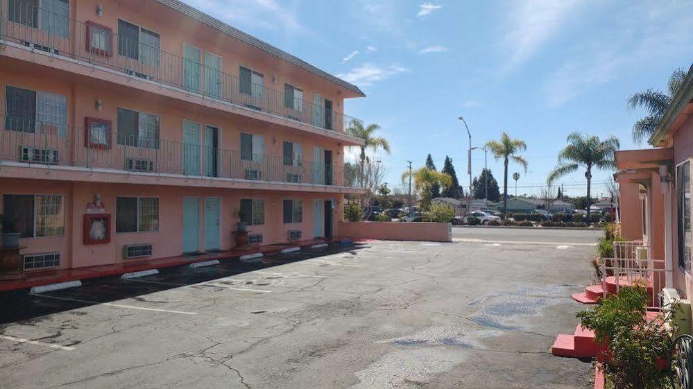 La Petite Rouge Motel San Diego Exterior photo